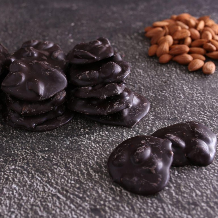 Kayısı Çekirdekli Bitter Çikolata