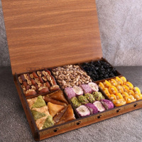 İsme Özel Hediyelik Ahşap Gold Desenli 6 Bölmeli Kayısı Kutusu 54