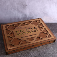 İsme Özel Hediyelik Ahşap Gold Desenli 6 Bölmeli Kayısı Kutusu 54