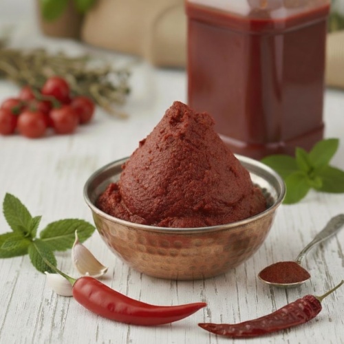 Acı Biber Salçası