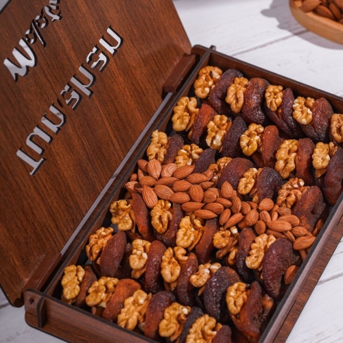 İsme Özel Ahşap Kayısı Kutusu 650 Gr. 10