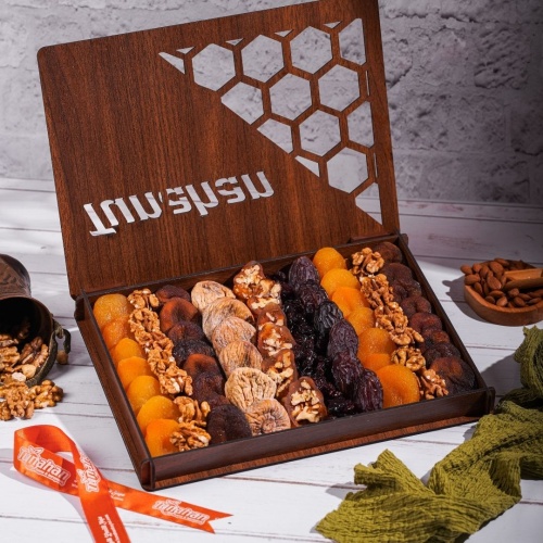 İsme Özel Hediyelik Ahşap Kayısı Kutu 1050 Gr. 