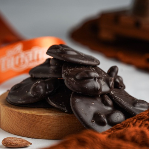 Kayısı Çekirdekli Bitter Çikolata