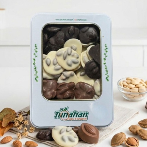 Kayısı Çekirdekli Çikolata Metal Kutuda 500 Gr.