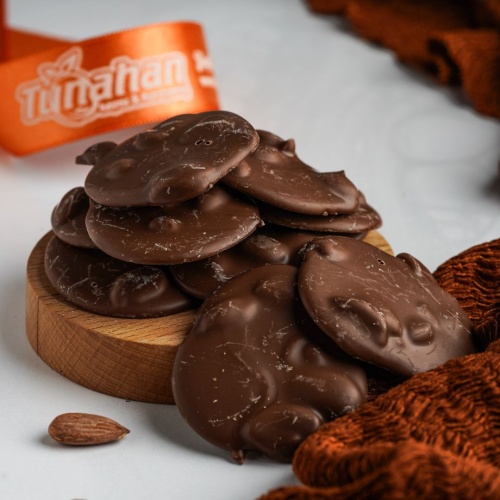 Kayısı Çekirdekli Sütlü Çikolata